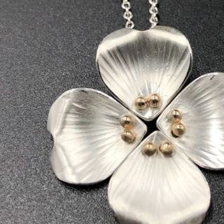 Aileen Lampman: AI Jewelry