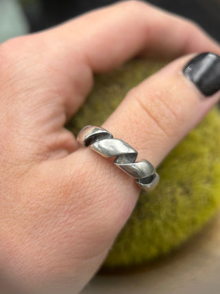 Twisted Ribbon Ring