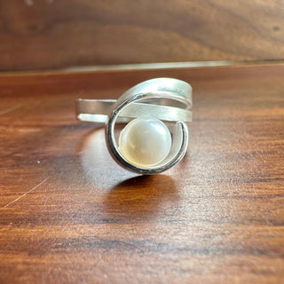Pearl Figure 8 Ring