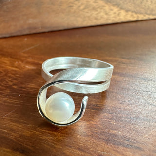 Pearl Figure 8 Ring