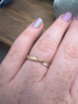 Dual Finish Twist Band