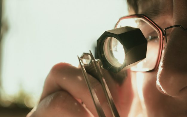 Inspecting a stone through a loupe
